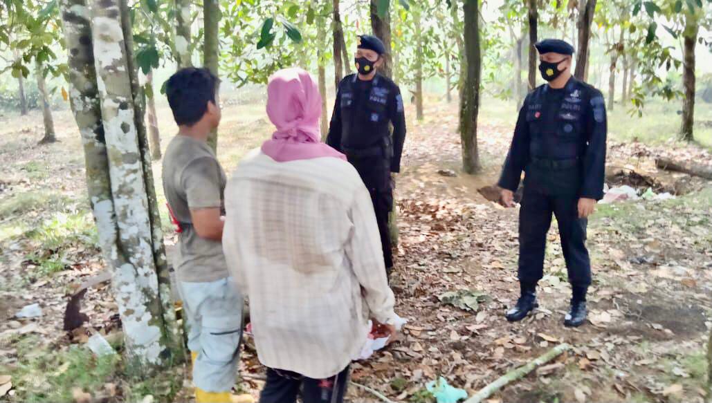 Patroli Dialogis di Ogan Ilir, Brimob Sumsel Ajak Peternak dan Petani Tingkatkan Produktivitas Pangan