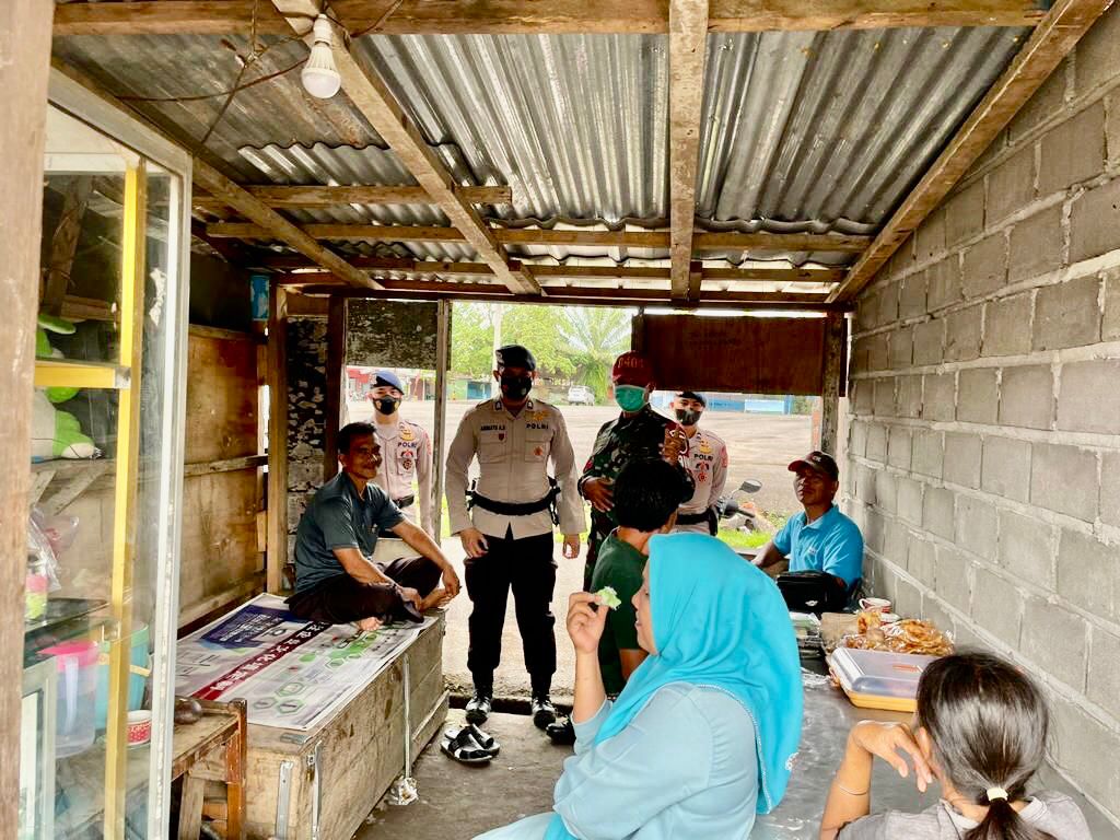 Bersama Personil Koramil 404-03 / Talang Ubi, Anggota Brimob Polda Sumsel Gelar Patroli Guna Menjaga Kodusifitas Wilayah