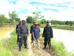 Guna Mencegah Propaganda KKB sekaligus Meningkatkan Produktivitas Pangan, Brimob Sumsel Sambangi Peternak Ikan Di OKU Timur