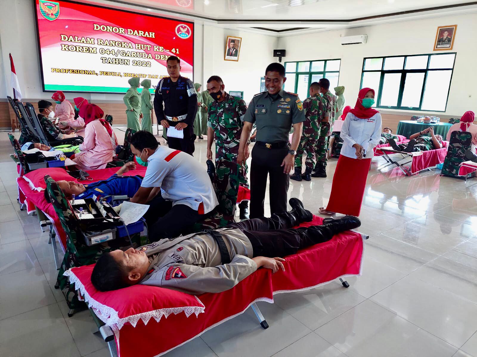 Peringatan HUT Ke-41 Korem 044/ Garuda Dempo, Brimob Sumsel Turut Partisipasi Dalam Giat Donor Darah