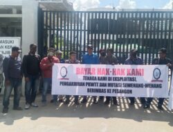 Karyawan PT. HPI Menyegel Pintu Masuk Perusahaan Karena Belum Dibayar Gaji Mereka 2022