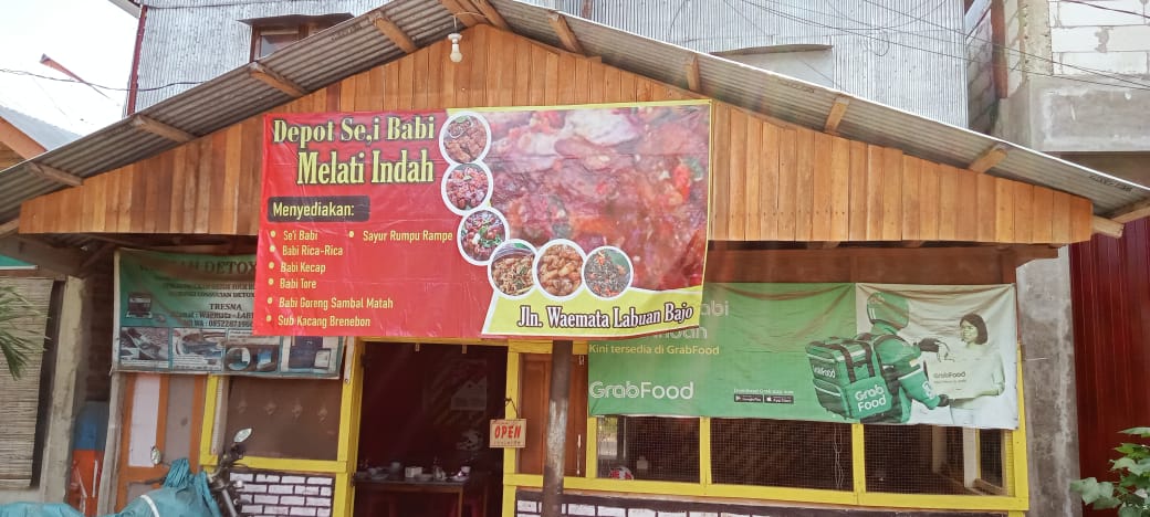 Pedagang Babi Di Labuan Bajo keluhkan, Karena Terkesan Tidak Diberi Peluang, Bupati Mohon Turun Tangan 2022