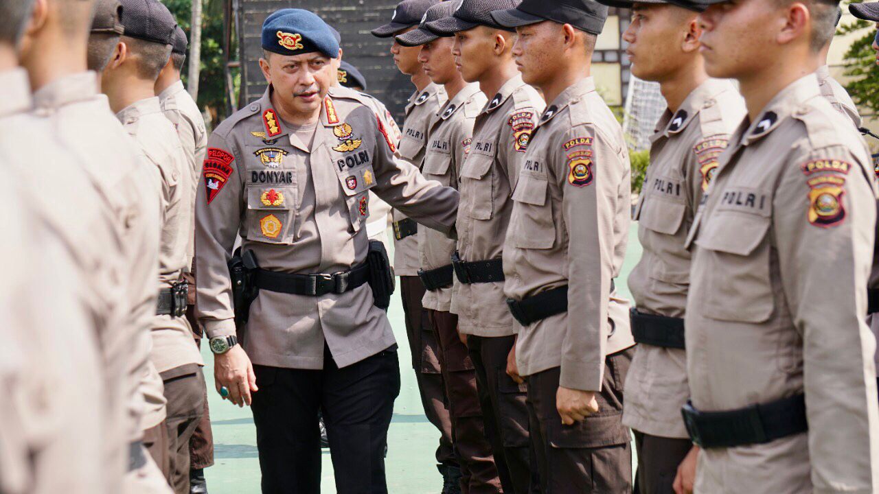 Satbrimob Polda Sumsel Gelar Upacara Tradisi Penyambutan 35 Personel Baja