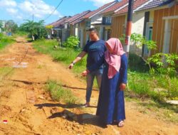 Warga Keluhkan Insfraktur Jalan Perumahan BTN Homenesty Residence Sui Rasau 2022 Warga Keluhkan Insfraktur Jalan Perumahan BTN Homenesty Residence Sui Rasau 2022