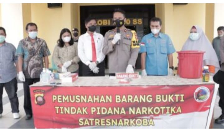 Wakapolres Singkawang Kompol Raden Real Mahendra SH. S.I.K Pimpin Musnakan Barang Bukti Narkotika 2022.