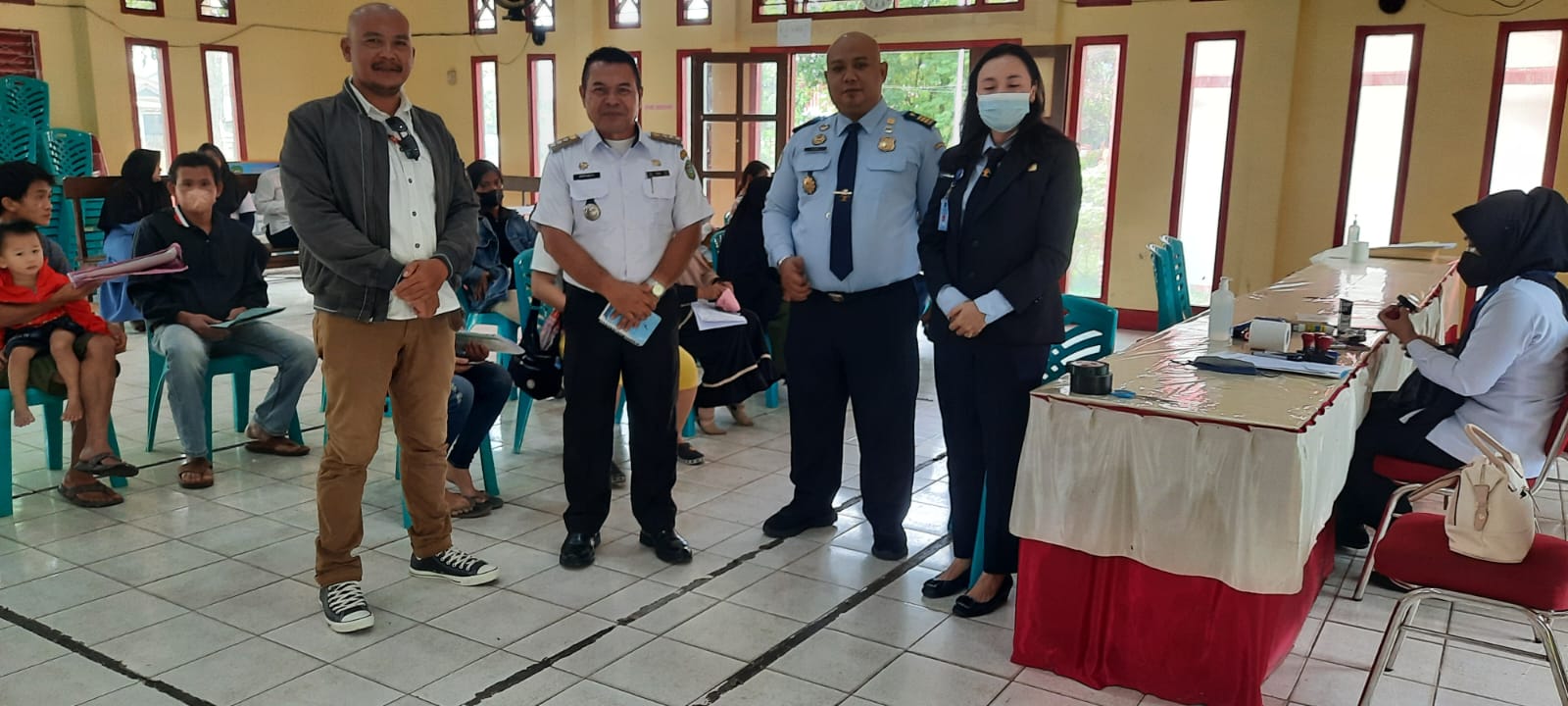 Imigrasi Kelas II Singkawang Melaksanakan Program Layanan Paspor Masuk Desa, Masyarkat Beri Apresiasi 2022