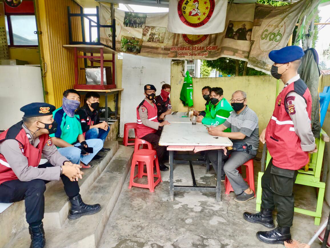 Upaya Pencegahan Penyebaran Virus Covid-19, Brimob Sumsel Kembali Sosialisasikan Instruksi Mendagri Kepada Masyarakat