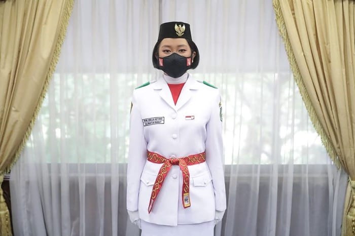 Irene Odelia Astono Asal Singkawang Kembali Terpilih Ikuti Seremonial Kirab Bendera Pusaka Dan Teks Proklamasi Dari Monas Ke Istana Merdeka 2022