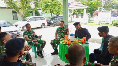 Sambangi Koramil 402-04/Tanjung Raja, Personil Brimob Sumsel Mendapat Sambutan Hangat