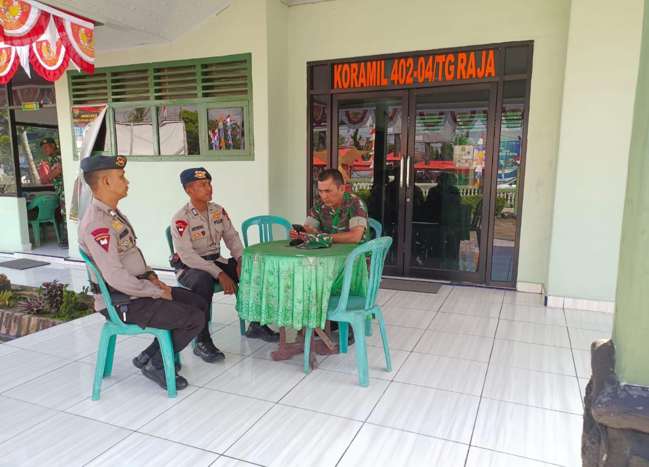 Personil Brimob Sumsel Sambangi Koramil 402-04/Tanjung Raja, Komitmen Jaga Kondusifitas Di Wilayah Ogan Ilir
