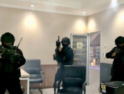Langkah Cepat Satbrimob Polda Sumsel Terjunkan Unit Wanteror dan Unit Jibom Gegana Akhiri Drama Penyanderaan Karyawan PT PLN UW S2JB Langkah Cepat Satbrimob Polda Sumsel Terjunkan Unit Wanteror dan Unit Jibom Gegana Akhiri Drama Penyanderaan Karyawan PT PLN UW S2JB