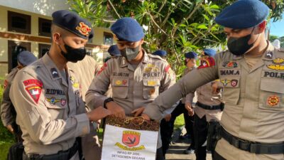 Memupuk Jiwa Sosial Personil Satbrimob Polda Kaltim Salahsatunya Melalui  Program  Infaq 2000