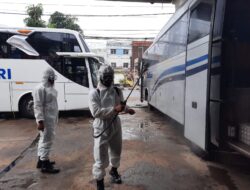 Fasilitas Publik Di Kota Palembang, Disemprot Cairan Desinfektan Oleh Satbrimob Polda Sumsel Guna Mencegah Penyebaran Wabah Covid 19 Fasilitas Publik Di Kota Palembang, Disemprot Cairan Desinfektan Oleh Satbrimob Polda Sumsel Guna Mencegah Penyebaran Wabah Covid 19