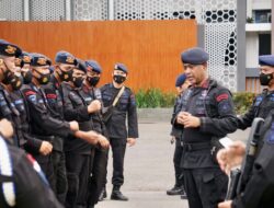 Aksi Unras Kenaikan BBM Di Depan Kantor Gubernur Sumsel, Brimob Polda Sumsel Lakukan Pengamanan Aksi Unras Kenaikan BBM Di Depan Kantor Gubernur Sumsel, Brimob Polda Sumsel Lakukan Pengamanan