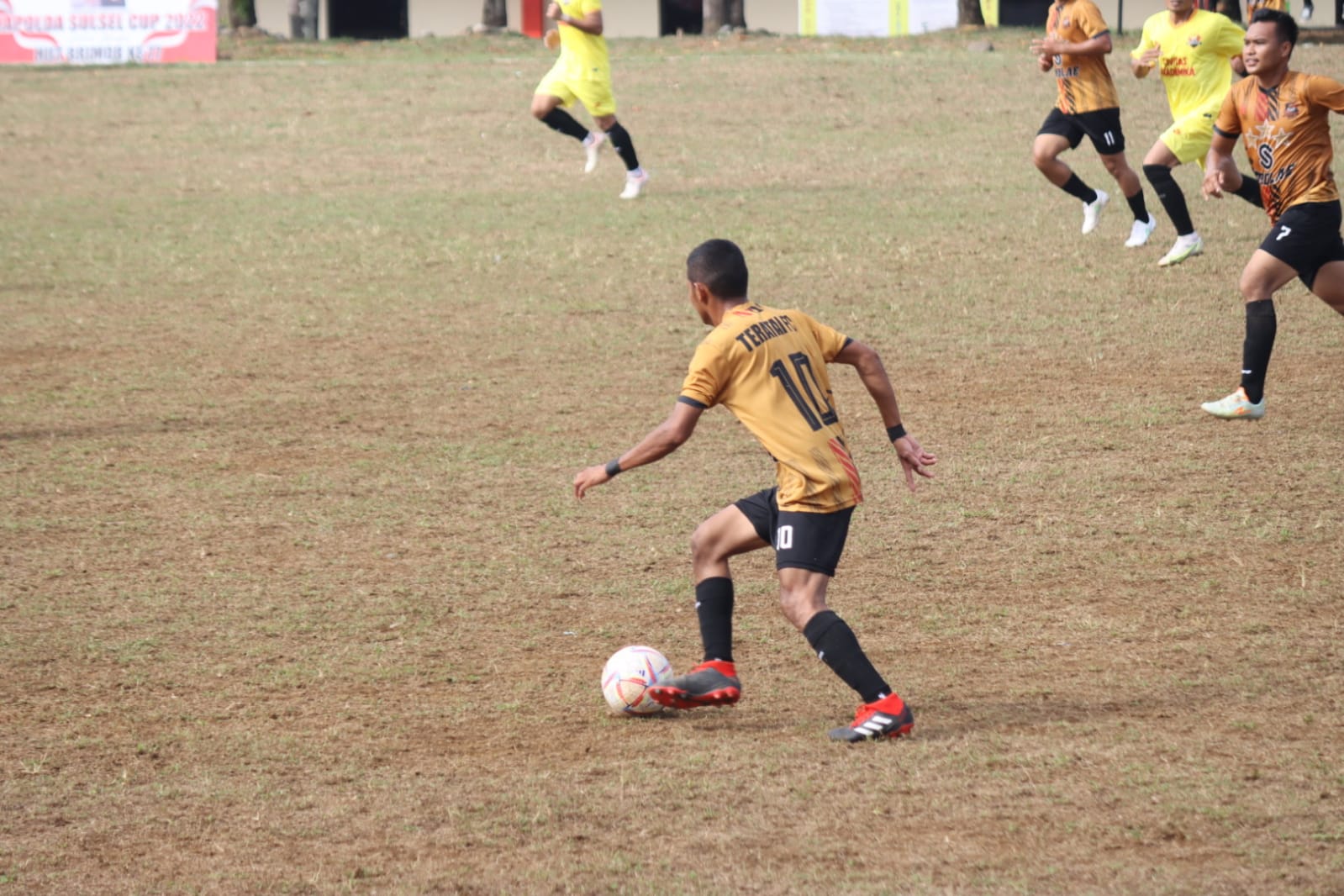 Taklukan Tuan Rumah SPN Batua Dengan Skor Tipis 1-0, Teratai FC Menuju Semifinal Kapolda Cup 2022