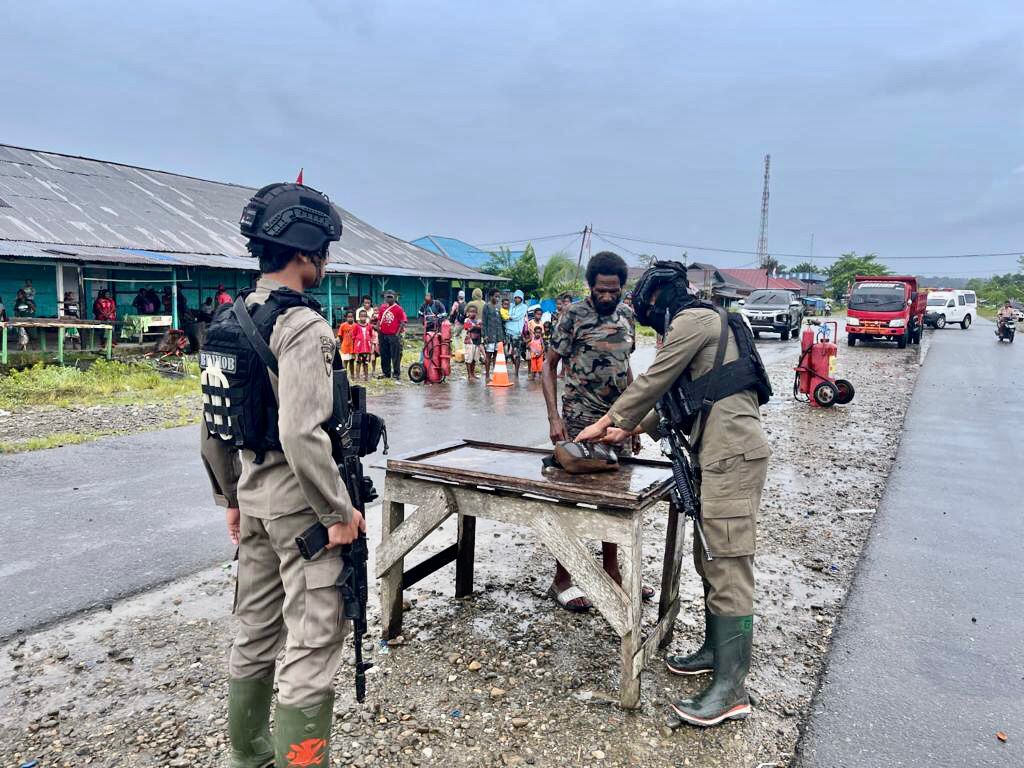 Kunci Keberhasilan Brimob Sumsel Jalani Operasi Damai Cartens Di Papua Adalah Kedepankan Senyum, Salam, Sapa