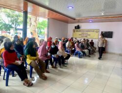 Wujud Kepedulian, Brimob Polda Sumsel Salurkan Bansos Kepada Masyarakat Yang Terdampak Kenaikan BBM Wujud Kepedulian, Brimob Polda Sumsel Salurkan Bansos Kepada Masyarakat Yang Terdampak Kenaikan BBM