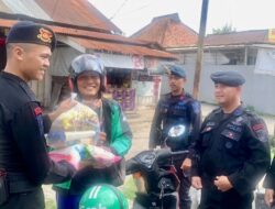 Wujud Kepedulian Kepada Masyarakat, Brimob Sumsel Salurkan Bantuan Kepada Supir Angkot Dan Pengemudi Ojol Kota Palembang Wujud Kepedulian Kepada Masyarakat, Brimob Sumsel Salurkan Bantuan Kepada Supir Angkot Dan Pengemudi Ojol Kota Palembang