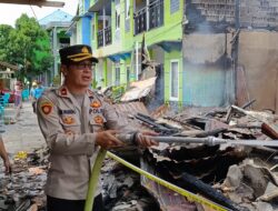 Wakapolres Kayong Utara Kompol Adi Nugroho, S.H Tinjau Langsung Lokasi Kebakaran 2022.