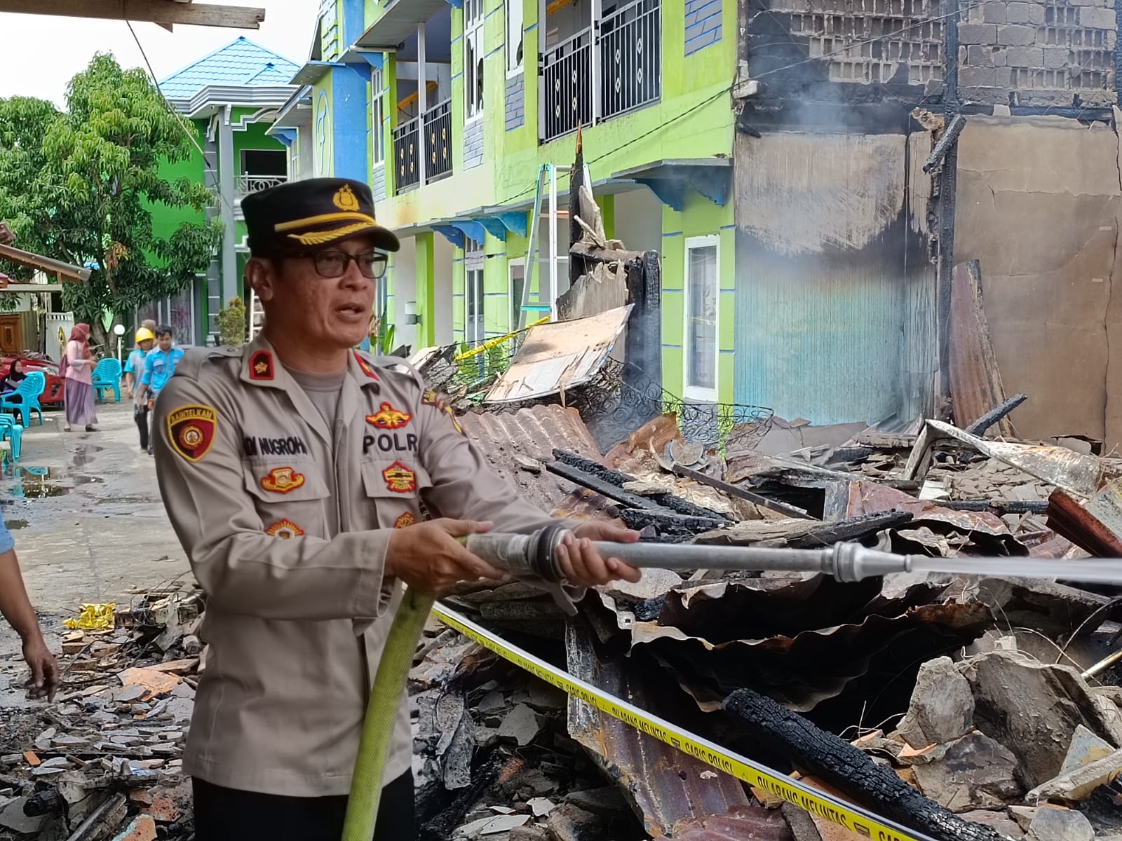 Wakapolres Kayong Utara Kompol Adi Nugroho, S.H Tinjau Langsung Lokasi Kebakaran 2022.