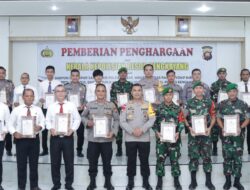 Wujud Sinergisitas Kapolres Bengkayang AKBP Dr. Bayu Suseno, SH, SIK, MM, MH Berikan Penghargaan Kepada Danyon B Pelopor, Danki Zipur B, Wadan Satgas Pamtas dan Personel Polres Bengkayang Wujud Sinergisitas Kapolres Bengkayang AKBP Dr. Bayu Suseno, SH, SIK, MM, MH Berikan Penghargaan Kepada Danyon B Pelopor, Danki Zipur B, Wadan Satgas Pamtas dan Personel Polres Bengkayang