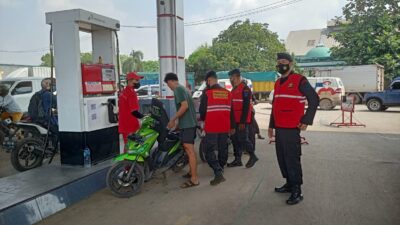 Selain Patroli, Brimob Polda Sumsel Juga Berikan Himbauan Kamtibmas Saat Menyambangi SPBU Di Kota Palembang