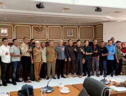 Audensi Pedagang Pasar Semi Modern (PSM) Dengan DPRD Kota Singkawang Terkait Minimnya Fasilitas seperti Listrik, Air dan Toilet Umum 2022. Audensi Pedagang Pasar Semi Modern (PSM) Dengan DPRD Kota Singkawang Terkait Minimnya Fasilitas seperti Listrik, Air dan Toilet Umum 2022.