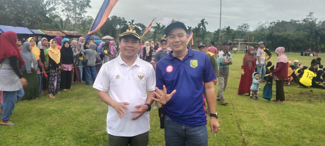 Bupati Sambas H.Satono Resmi Buka Turnamen Kasti Wanita ” FIGO CUP ” Selumar 2022.