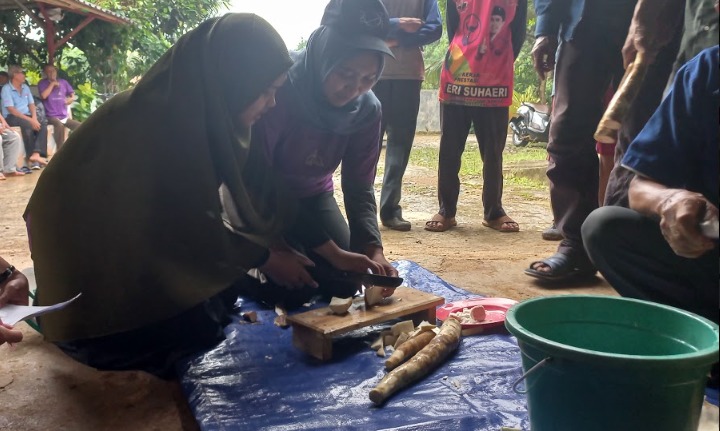 Tingkatkan Nilai Ekonomis, FMIPA UI Ciptakan Inovasi Singkong Menjadi ‘Chips Mocaf’ di Sukarame