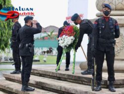 Brimob Polda Sumsel Laksanakan Ziarah dan Tabur Bunga Di TMP Ksatria Ksetra Siguntang Dalam Rangka Menyambut HUT Brimob Ke-77 Brimob Polda Sumsel Laksanakan Ziarah dan Tabur Bunga Di TMP Ksatria Ksetra Siguntang Dalam Rangka Menyambut HUT Brimob Ke-77