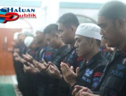 Doakan Para Korban Gempa Bumi Cianjur, Personel Batalyon A Pelopor Satbrimob Polda Sumsel Melaksanakan Shalat Gaib Doakan Para Korban Gempa Bumi Cianjur, Personel Batalyon A Pelopor Satbrimob Polda Sumsel Melaksanakan Shalat Gaib
