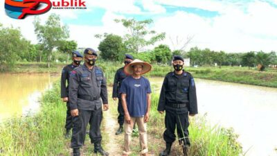Sambangi Peternak Ikan di OKU Timur,   Brimob Sumsel Ingatkan Produktivitas Pangan Agar Tetap Dipertahankan