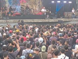 Iwan Fals dan Band Kembali Hibur Fansnya Di Panggung Kita Melalui Konser Bertalu Rindu “Aku Menyayangimu “ Iwan Fals dan Band Kembali Hibur Fansnya Di Panggung Kita Melalui Konser Bertalu Rindu “Aku Menyayangimu “