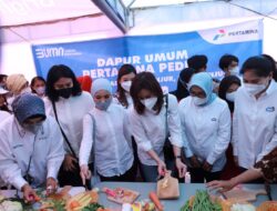 Sambangi Posko Korban Gempa Cianjur, Dirut Pertamina Serahkan Bantuan Sambangi Posko Korban Gempa Cianjur, Dirut Pertamina Serahkan Bantuan