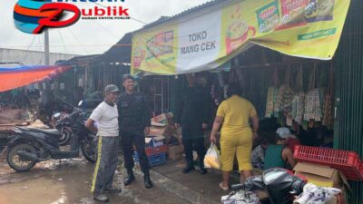 Selain Beri Rasa Aman, Ini Himbauan Personil Brimob Sumsel Saat Sambangi Kios Pedagang Di Ogan Ilir