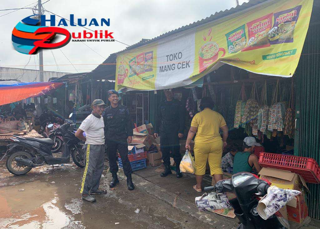 Selain Beri Rasa Aman, Ini Himbauan Personil Brimob Sumsel Saat Sambangi Kios Pedagang Di Ogan Ilir