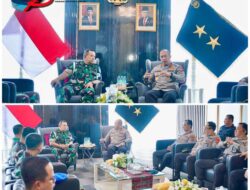 Dansat Brimob dampingi Kapolda Sumsel Terima Kunjungan Danpuspomad TNI di Mapolda Dansat Brimob dampingi Kapolda Sumsel Terima Kunjungan Danpuspomad TNI di Mapolda