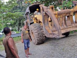 Ucapan Terima Kasih Kades Wayaloar dan Camat Obi Selatan Kepada PT. Telaga Bakti Pinjamkan 1 Unit Alat Berat Jenis Louder 2023 Ucapan Terima Kasih Kades Wayaloar dan Camat Obi Selatan Kepada PT. Telaga Bakti Pinjamkan 1 Unit Alat Berat Jenis Louder 2023
