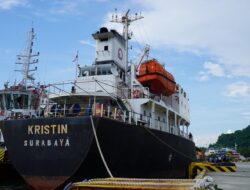 Kapal MT Kristin Bersandar di Pelabuhan PDS Lombok Kapal MT Kristin Bersandar di Pelabuhan PDS Lombok