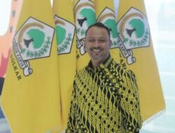 Plt Ketua Golkar Kubu Raya, Muhammad Iqbal Zafarullah, diduga bunuh diri dengan melompat ke Sungai Kapuas, Desa Kuala Dua, Kecamatan Sungai Raya, Kabupaten Kubu Raya, Kalimantan Barat. Plt Ketua Golkar Kubu Raya, Muhammad Iqbal Zafarullah, diduga bunuh diri dengan melompat ke Sungai Kapuas, Desa Kuala Dua, Kecamatan Sungai Raya, Kabupaten Kubu Raya, Kalimantan Barat.