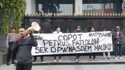 Petrus Fatlolon di Demo, Tokoh Masyarakat Tanimbar : Aneh Orang Peduli Masyarakat Malah di Demo