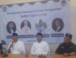 Kapten Dedi, Caleg Nasdem Depok Kenalkan Garpu ke Warga Tapos Kapten Dedi, Caleg Nasdem Depok Kenalkan Garpu ke Warga Tapos