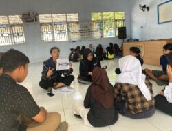 Tim KKN Tematik UNDIP Upayakan Peningkatan Minat Sekolah pada Anak Tidak Sekolah (ATS) dalam Rangka Peningkatan Angka IPM di Kelurahan Sugihwaras Tim KKN Tematik UNDIP Upayakan Peningkatan Minat Sekolah pada Anak Tidak Sekolah (ATS) dalam Rangka Peningkatan Angka IPM di Kelurahan Sugihwaras