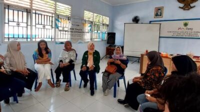 KKN Tematik Undip Lakukan Pendampingan Sertifikasi Halal dan NIB (Nomor Induk Berusaha) bagi UMKM di Kelurahan Sugihwaras