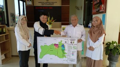 Untuk Pembaruan Informasi di Desa Bojongnangka, Mahasiswa KKN-Tematik UNDIP Membantu Pembuatan Peta Wilayah Desa untuk Pembagian Dusun dan Pasca Pemindahan Balai Desa Baru