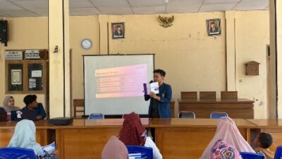 Mahasiswa KKN Tematik Undip Melakukan Edukasi Finansial dan Pembuatan instrumen Pemasaran Produk UMKM Desa