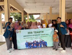 Mahasiswa KKN Tematik Undip Melakukan Edukasi Finansial dan Pembuatan Instrumen Pemasaran Produk UMKM Desa Mahasiswa KKN Tematik Undip Melakukan Edukasi Finansial dan Pembuatan Instrumen Pemasaran Produk UMKM Desa