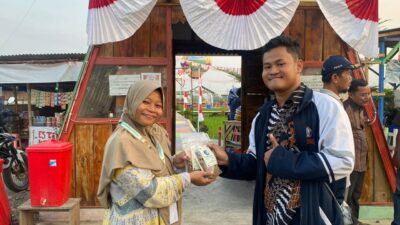 Kreatif !! Mahasiswa KKN-Tematik UNDIP Membuat Pakan Ikan Alternatif Penuh Gizi dari Limbah Jagung 