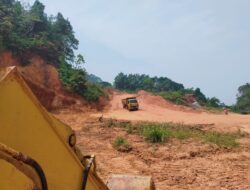 Maraknya Galian C Di Singkawang, Terkesan Tidak Tersentuh Hukum. Warga Kuatir Berpotensi Rusaknya Sumber Mata Air Maraknya Galian C Di Singkawang, Terkesan Tidak Tersentuh Hukum. Warga Kuatir Berpotensi Rusaknya Sumber Mata Air