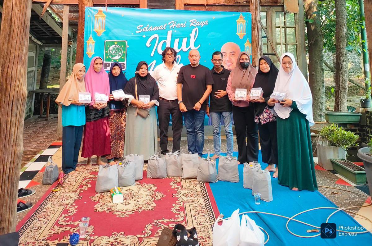 Anggota F-PKB Kota Depok Bagikan Daging Kurban ke Masyarakat dan Jurnalis